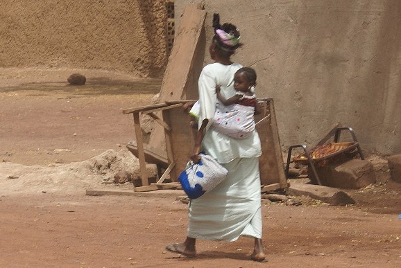 Femme et enfant au Mali en 2009 (CC, Tournus)