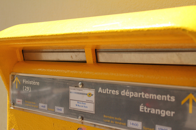Boite aux Lettres La Poste (Crédits Pedro Vezini, licence Creative Commons)