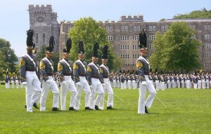 Cadets de West Point à la parade (Domaine public)