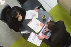 Entretien d'embauche recrutement chomage (Crédits Troisième Histoire, licence Creative Commons)