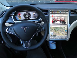 Tesla Model S écran tactile géant