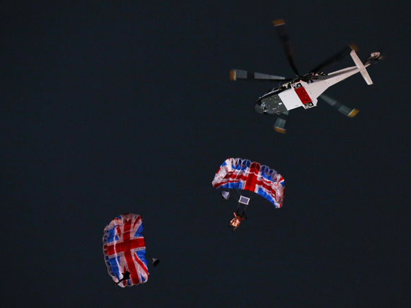 olympics-2012 James Bond Queen Elisabeth