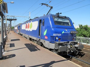 Un Transilien en gare de Colombes (Copyleft, Tangopaso)
