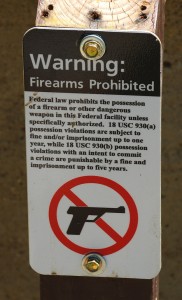 Interdiction de port d'armes (Creative Commons, afagen)