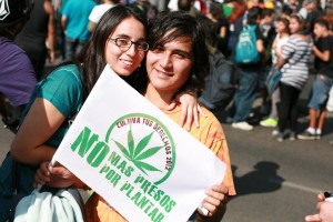 Manifestants demandant la dépénalisation du cannabis à Santiago du Chili en mai 2012 (Creative Commons, Periódico El Ciudadano)