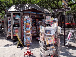 Kiosque à journaux à Paris (Creative Commons, zoetnet) Médias Presse