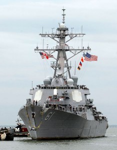 Le navire de guerre américain USS Ramage (Crédits : Derek Poole, U.S. Navy, Copyleft)