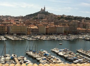 Marseille vue du vieux port (Crédits : Benblachere, Creative Commons)