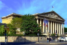 Le Palais Bourbon à Paris, siège de l'Assemblée Nationale (Crédits: MBZT, licence Creative Commons) Le Palais Bourbon à Paris, siège de l'Assemblée Nationale