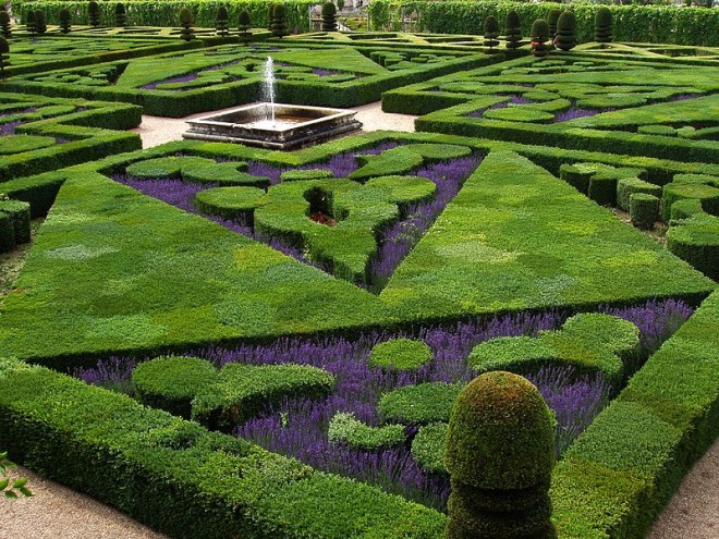 Jardin à la Française au Château de Villandry (Crédits Jean Aernoudts licence GNU GFDL)