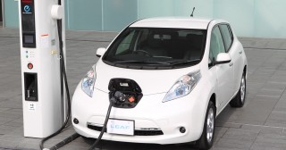 Très chère voiture électrique