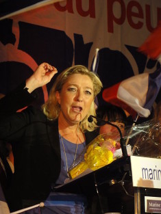 Marine Le Pen à Hénin Beaumont en 2012 (Crédits Jérémy Jännick licence Creative Commons)
