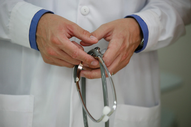 Médecin (crédits Alex Proimos, licence Creative Commons)