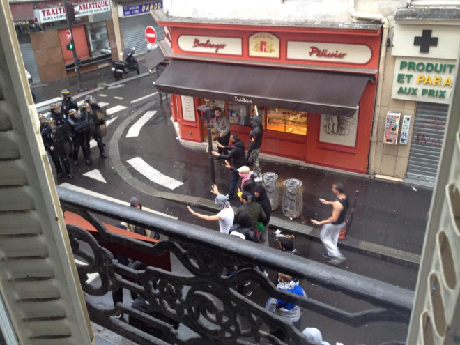 Photographie de l'attaque contre la synagogue de la rue de la Roquette à Paris le 13 juillet 2014 (Crédits B'nai Brith France, licence Creative Commons)