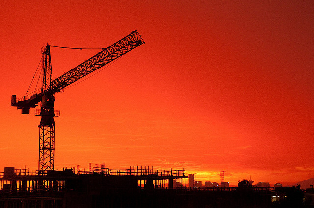 Chantier constructions immobilier neuf (Crédits hradcanska, licence CC-BY-NC-SA 2.0), via Flickr.