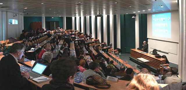 Amphithéatre à l'université de Nantes (Crédits Manuel, licence Creative Commons)