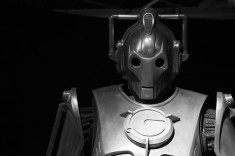 Besoin d'une cyber armure ? (Crédits : Sharon Drummond, licence CC-BY-NC-SA 2.0), via Flickr.