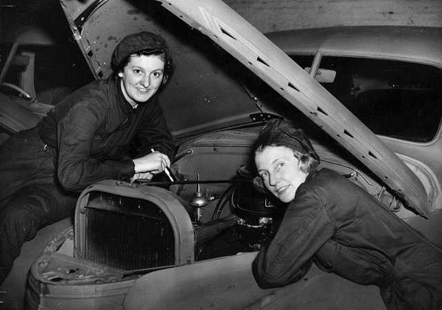 femmes au travail credits state library of virgina collections (licence creative commons)