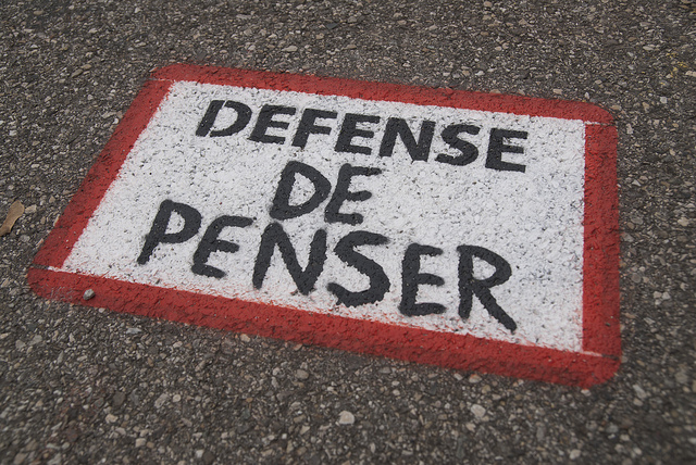 interdit de penser credits thierry Ehrmann (licence creative commons)