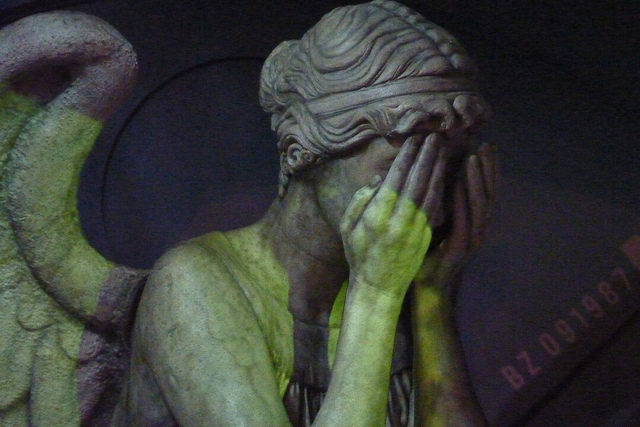 weeping angel credits mike chernucha (licence creative commons)