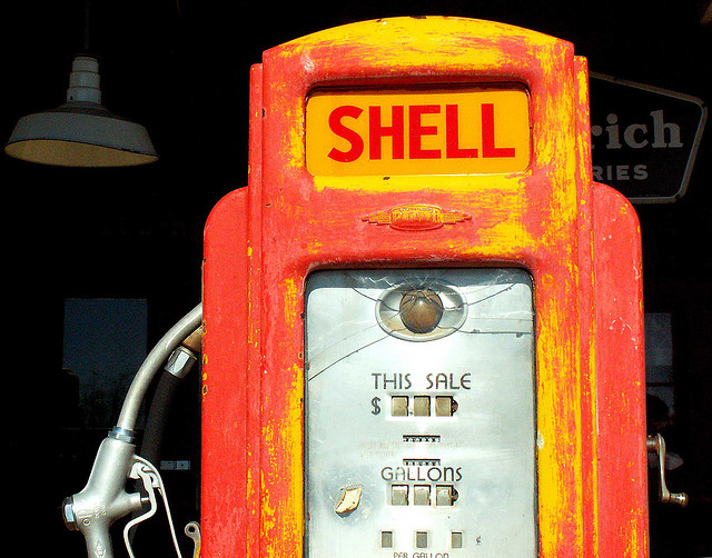 pompe à essence credits Cobalt123 (licence creative commons)