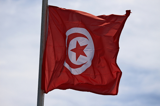 Drapeau Tunisie (Crédits Gwenael Piaser, licence CC-BY-SA 2.0), via Flickr.
