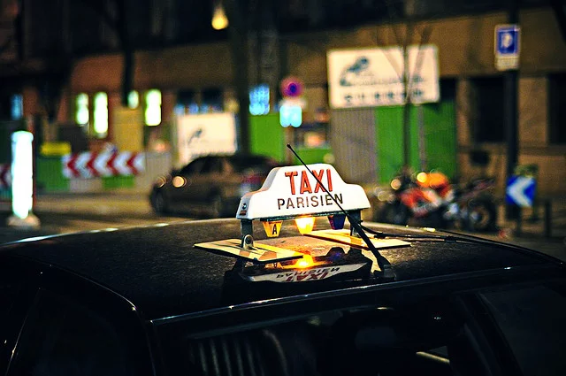 Taxi parisien Credit Mathieu Fosse (Creative Commons)