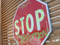 corruption credits Kmillard92 (licence creative commons)