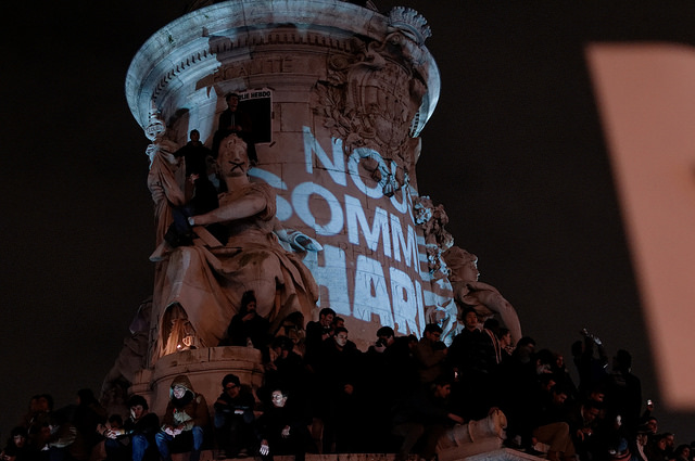 Charlie Hebdo Place de la République le 7 janvier 2015 (Crédits : Guillaume Vigier, licence Creative Commons)