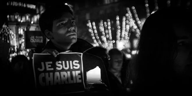 Je Suis Charlie - rassemblement à Strasbourg après l'attentat à Charlie-Hebdo (Crédits Claude TRUONG-NGOC, licence CC BY-NC-ND 2.0)