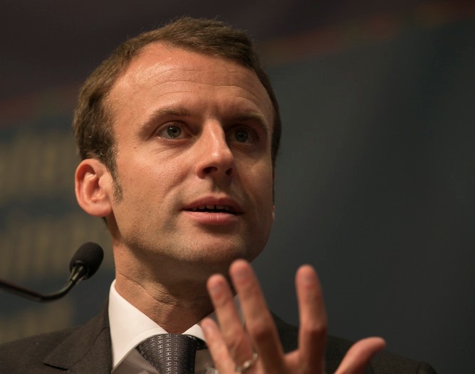 Emmanuel Macron, ministre de l'économie, lance son mouvement politique "En Marche !"