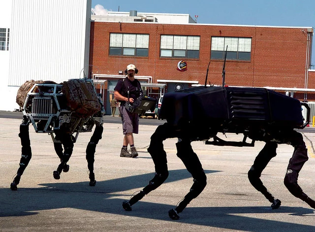 Oooo credits Big dog military robots (CC BY-NC-SA 2.0)