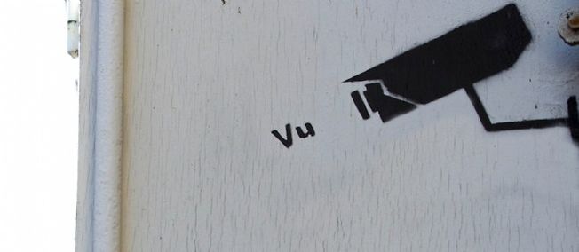 Caméra de vidéosurveillance (Crédits LeChinchi, licence CC-BY-NC 2.0), via Flickr
