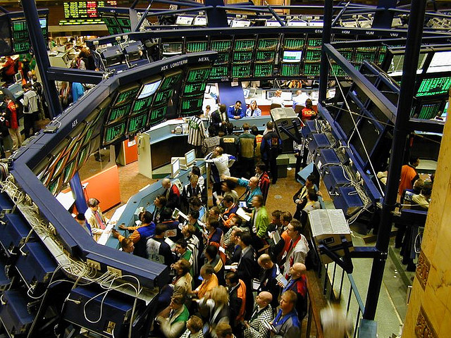 Bourse - NYSE Euronext - the trading floor at euronext - Credits Perpetual Tourist (CC BY-NC-SA 2.0)