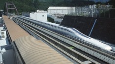 Un Maglev en 2013 sur le circuit d'essai de Yamanashi, Japon (Crédits Saruno Hirobano, licence CC-BY-SA 3.0), via Wikimedia Commons.