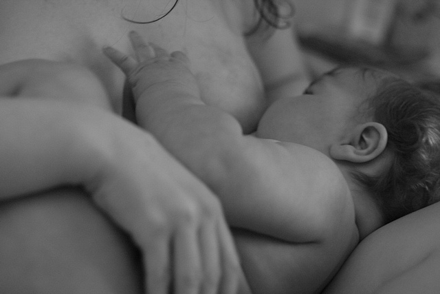 baby at mother's breast credits hobo mama (CC BY-NC-SA 2.0)