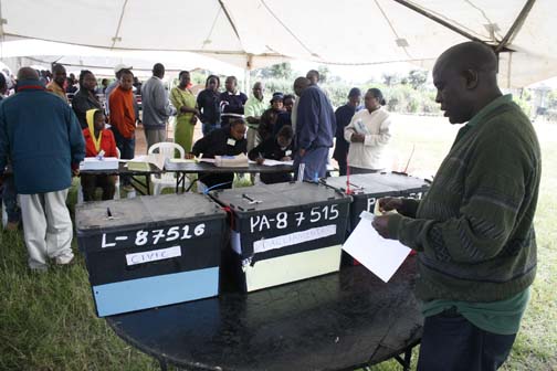 Kenyans vote - Demosh (CC BY 2.0)