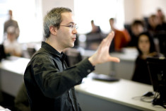 Professeur d'université (Crédits : Université de Montréal, licence CC-BY-NC-SA 2.0), via Flickr.