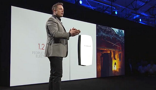 elon musk présente powerwall - capture écran cc teslamotors