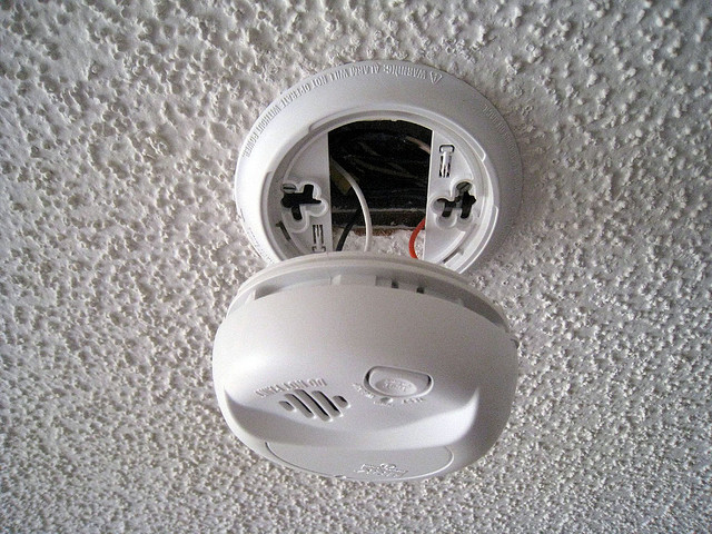 smoke detector credits katy warner licence (CC BY-SA 2.0)), via Flickr.