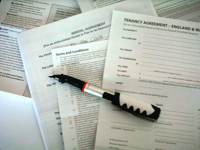 Contracts credits Nobmouse via Flickr ((CC BY 2.0)