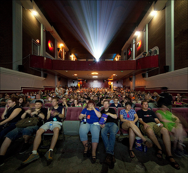 movie crowd credits Sam Javanrouh licence (CC BY-NC 2.0) ), via Flickr.