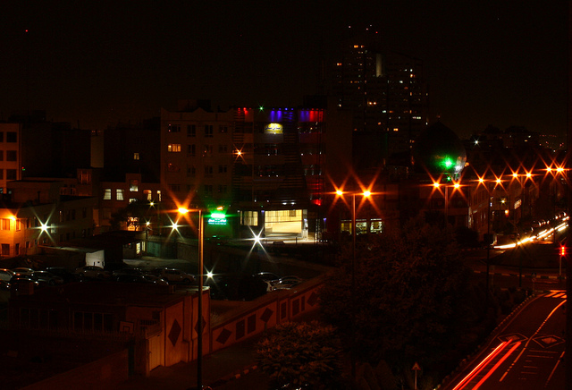 Teheran by night-Blondinrikard Fröberg (CC BY 2.0)