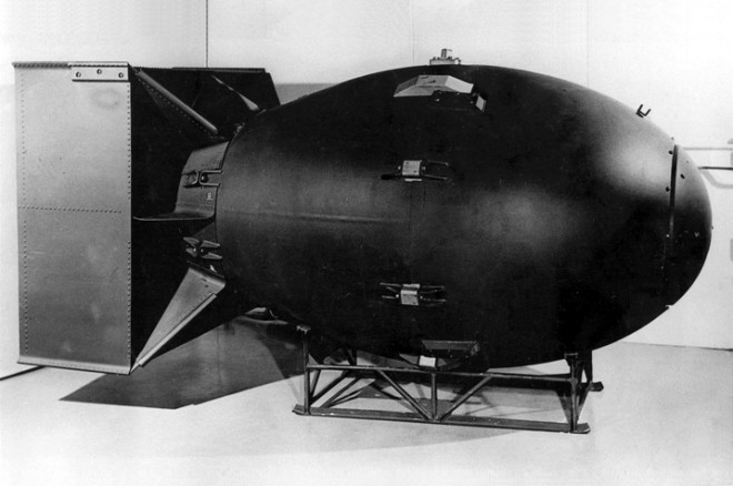 Replica of the original "Fat Man" bomb, Domaine public