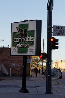 cannabis station by simon Berlin(CC BY-SA 2.0)