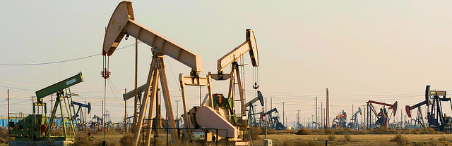 oil well pump jacks-Richard Masoner(CC BY-SA 2.0)