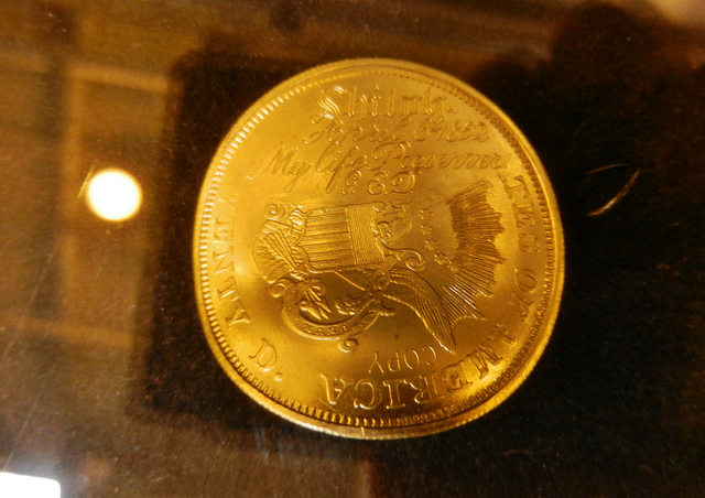 20$ gold coin- Travis(CC BY-NC 2.0)