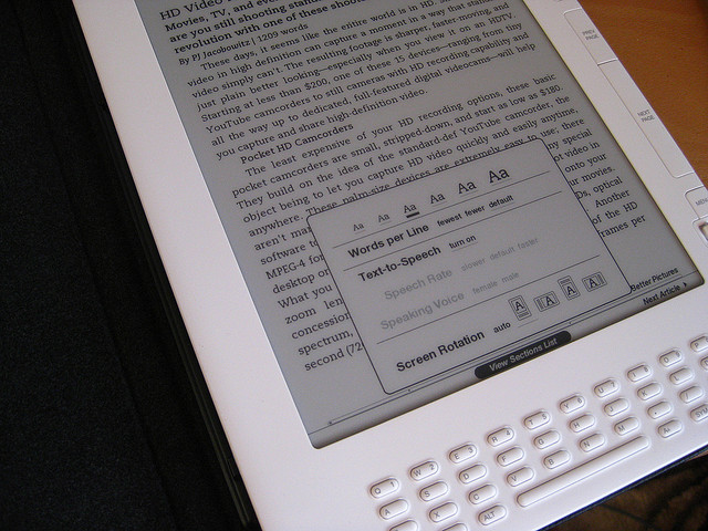 Amazon Kindle DX credits texqas (CC BY 2.0)