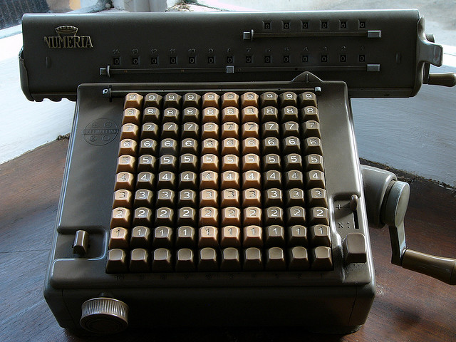 Frédéric BISSON Machine à calculer Numeria(CC BY 2.0)