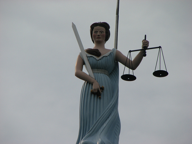 bill paulin-Balancing the scales of justice(CC BY-NC-ND 2.0)